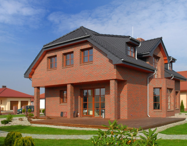 A single-family house covered with anthracite engobe Monza roof tiles