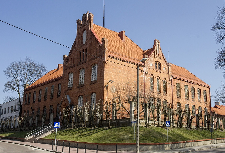 A public utility building made of natural Bornholm roof tile
