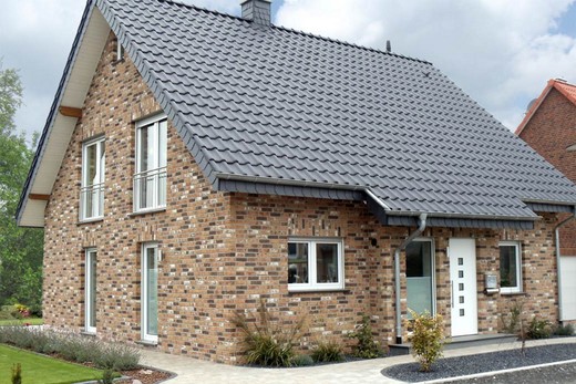 Dachówki ceramiczne: jak dobrać do stylu domu i rodzaju dachu