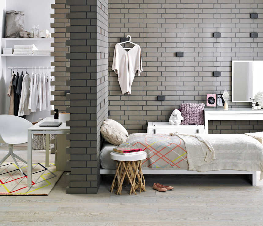 Teenage girl’s room in an original arrangement