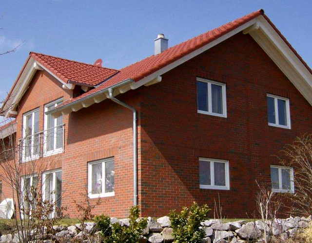 Domy jednorodzinne z cegły Westerwald cieniowanej gładkiej