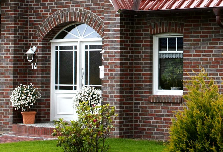 Domy jednorodzinne z cegły Jever fryzyjskiej cieniowanej