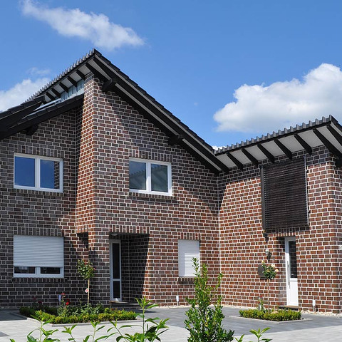 Single-family houses made of Accum blue and brown brick