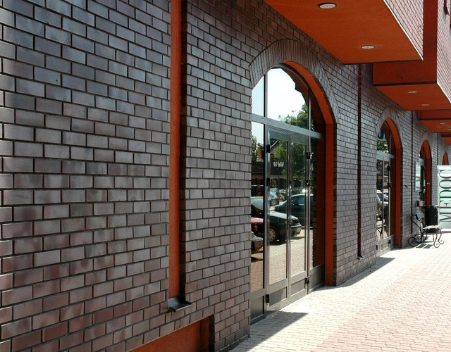 A residential building made of smooth Melbourne and smooth Adelaide bricks