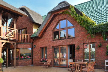 A guest house in Grzybowo made of shaded sintered Formback brick 