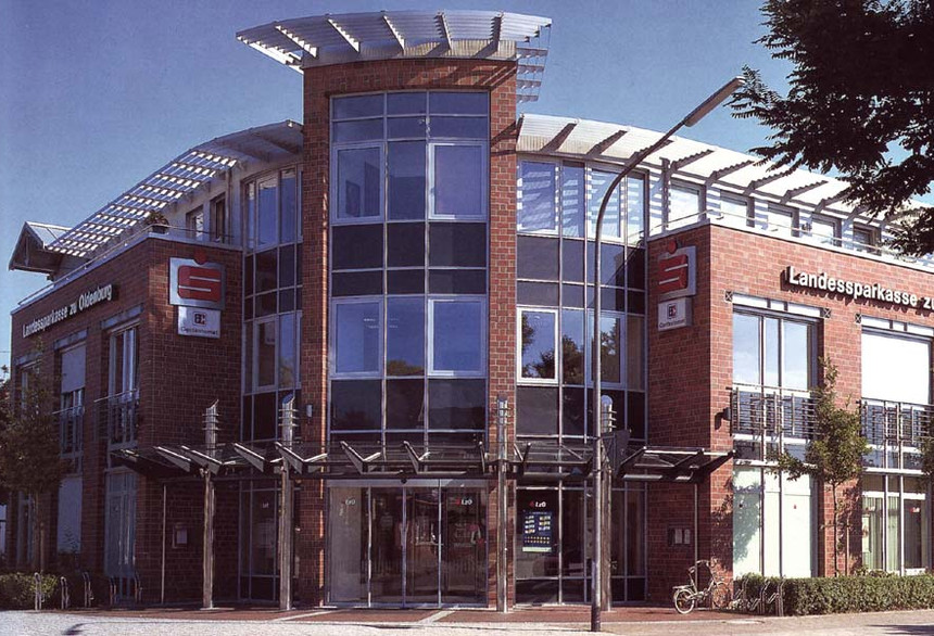 Buildings made of smooth and shaded Frisian Greetsiel brick
