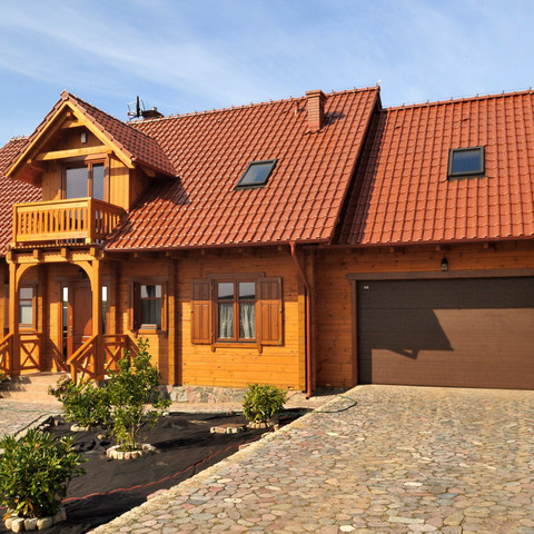A single-family house covered with Monza roof tiles