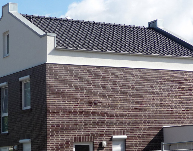 A single-family house covered with MONZA tobago