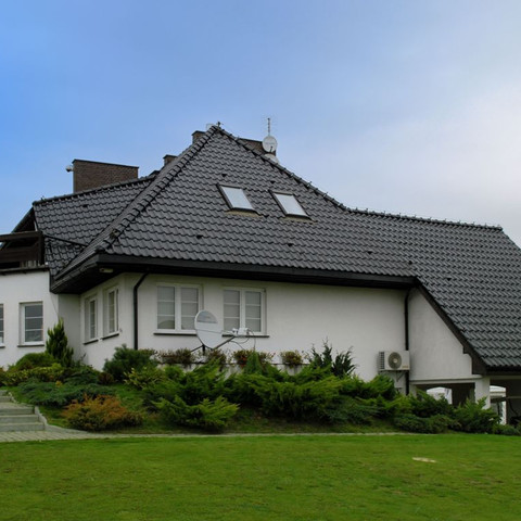 A single-family house covered with MONZAtobago
