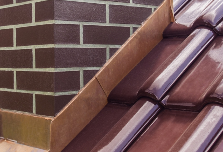 A roof surface covered with Monza trentino tiles