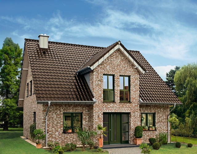 A single-family house covered with MONZA Maduro