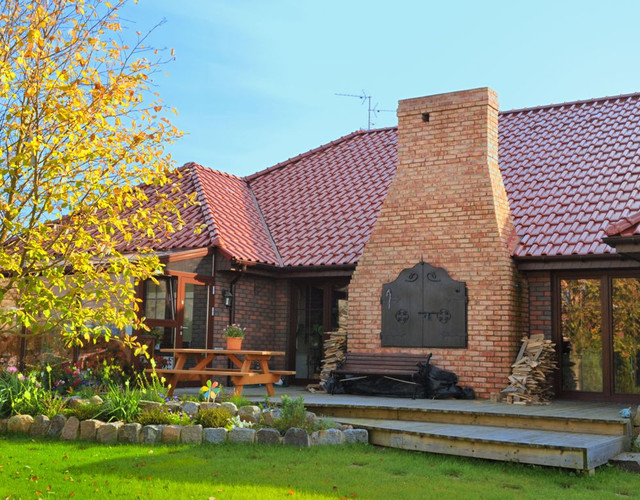 Domek jednorodzinny z cegły Jever cieniowanej i Moorbrand żółta piaskowana