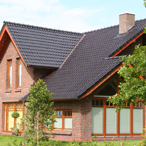 A single-family house covered with Flandernplus Brazil tiles