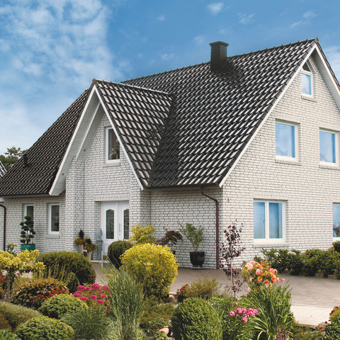  A single-family house covered with Piemont tile